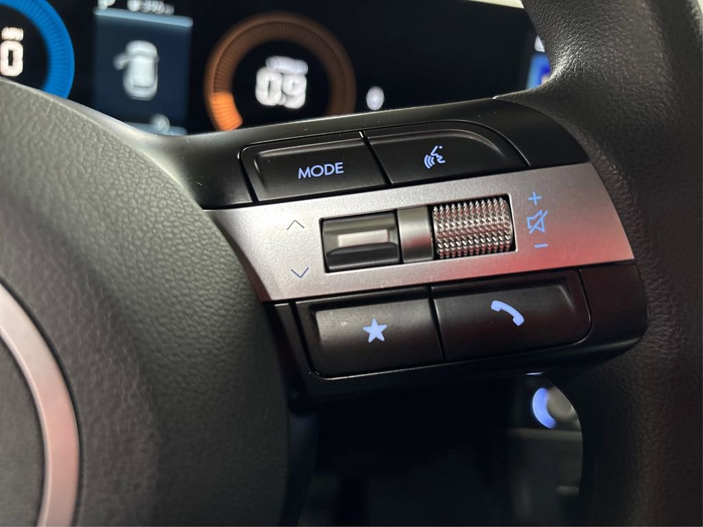 Certified 2025 Hyundai Tucson SE image 28