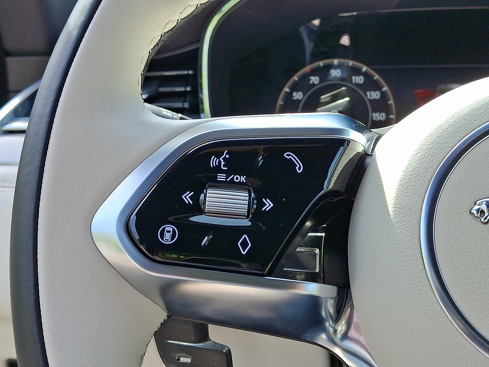 Certified 2025 Jaguar F-PACE R-Dynamic S image 21