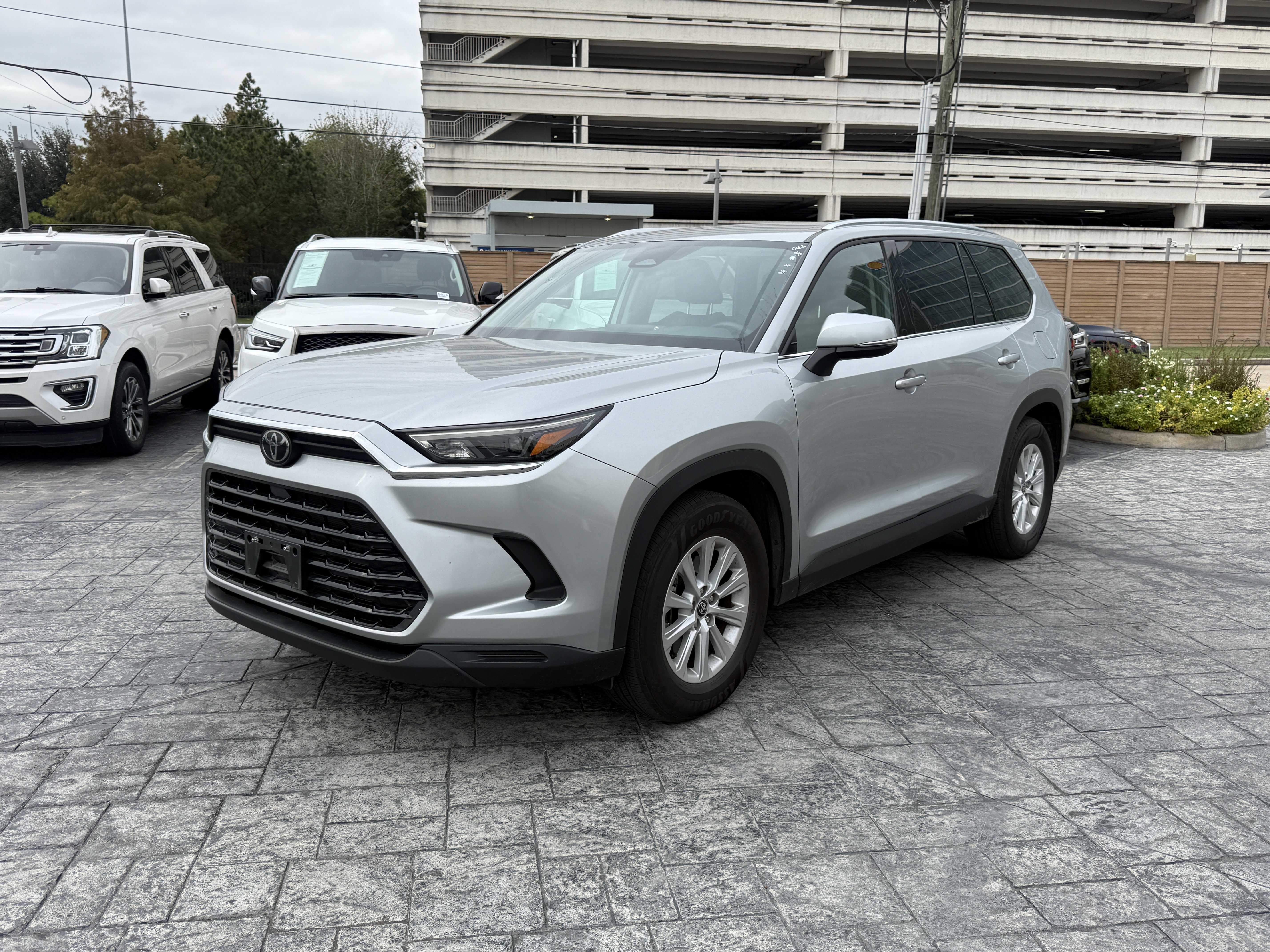 Used 2025 Toyota Grand Highlander FWD image 3