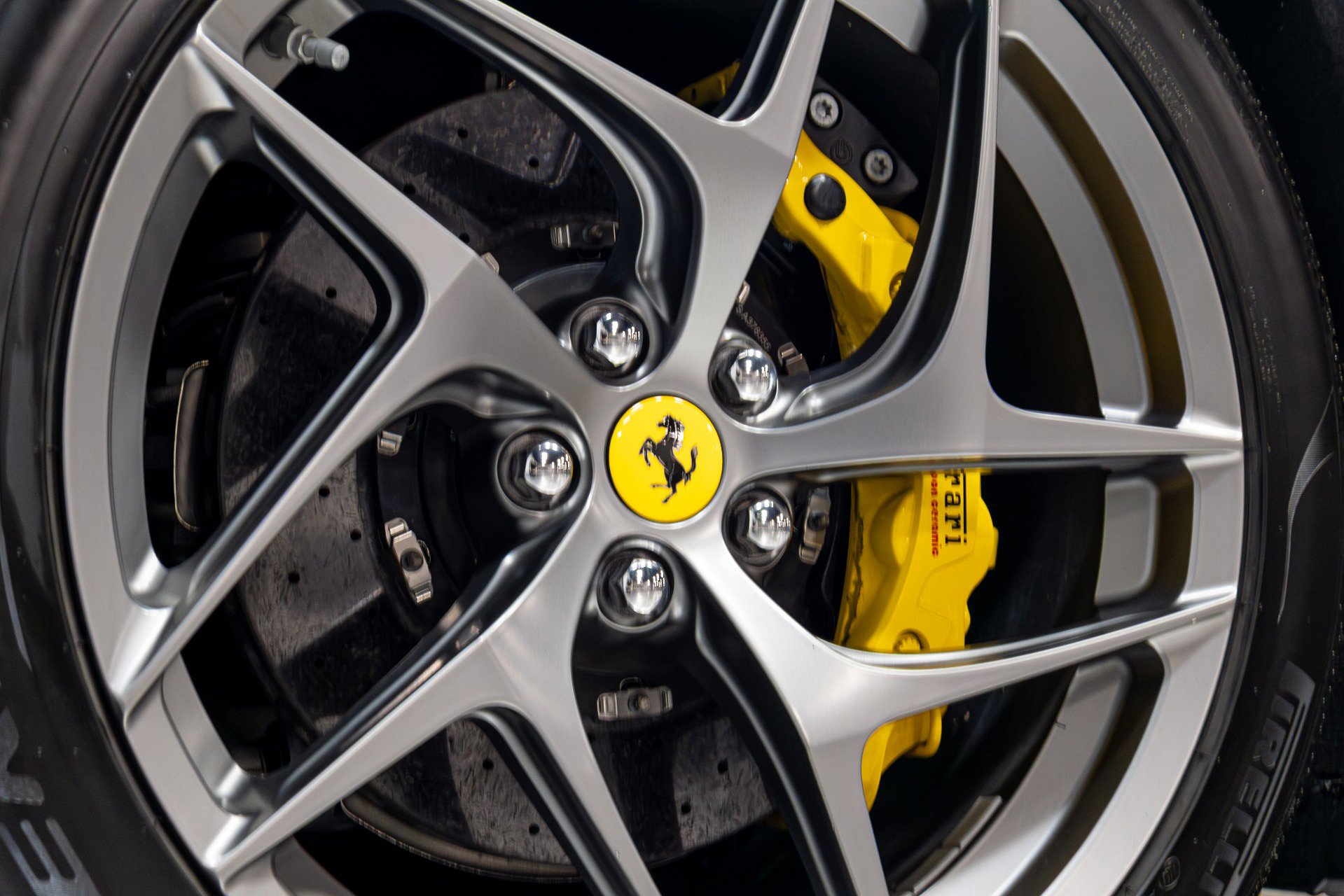 Used 2020 Ferrari 812 Superfast RWD image 20