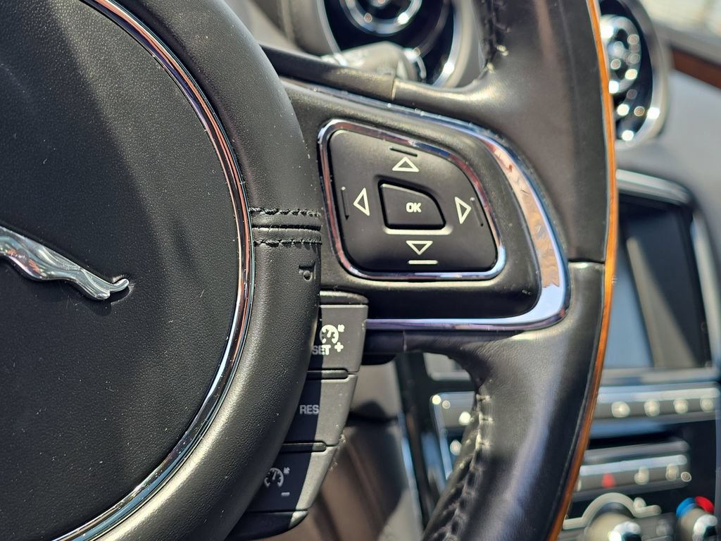 Used 2017 Jaguar XJ L Portfolio AWD/4WD image 26