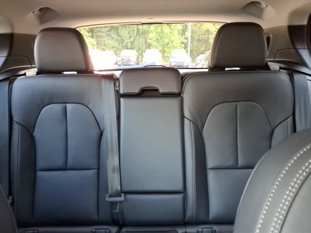 New 2026 Volvo XC40 B5 Plus w/ Protection Package Premier AWD/4WD image 15