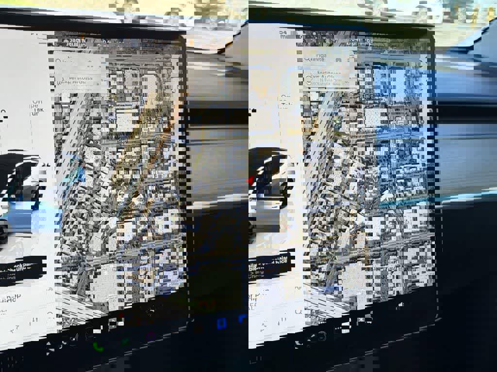 Used 2022 Tesla Model Y Long Range image 16