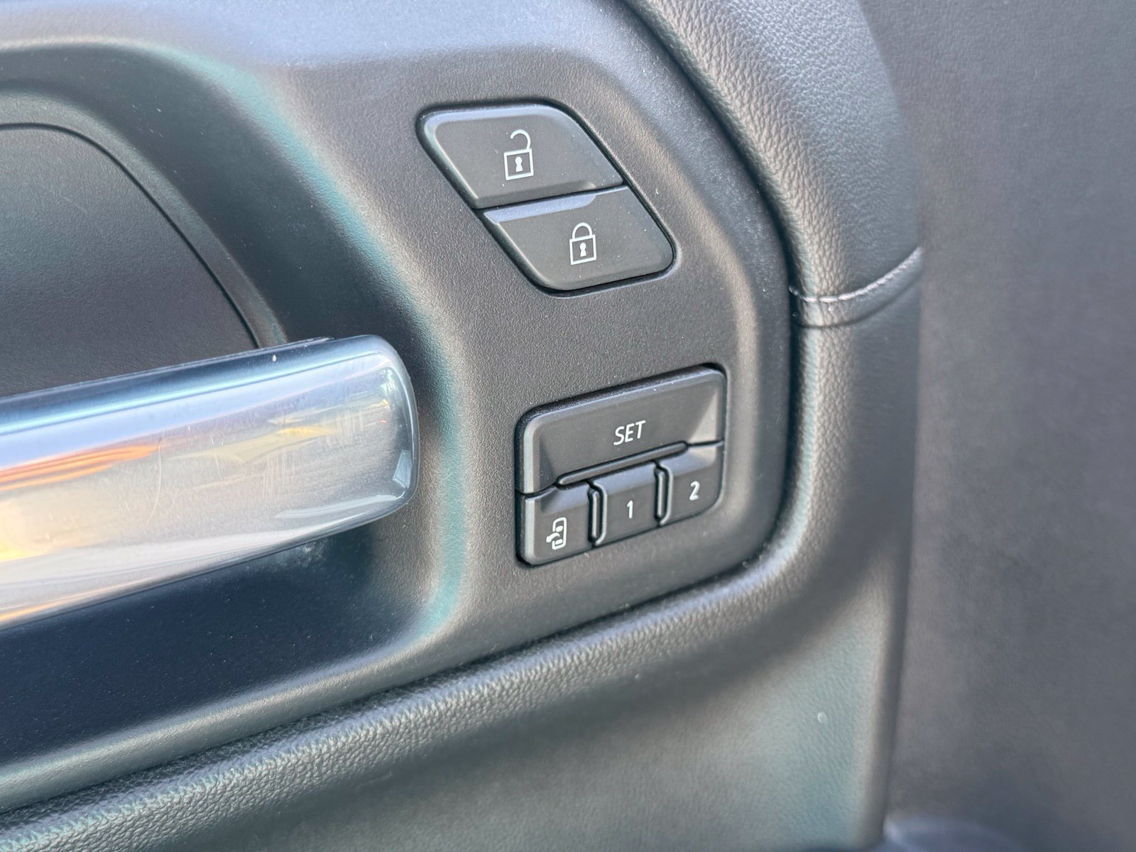 Used 2019 Chevrolet Silverado 1500 LTZ AWD/4WD image 12