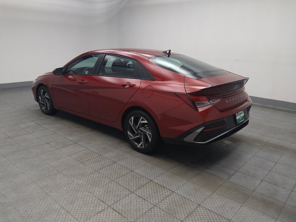 Used 2025 Hyundai Elantra Sport image 3