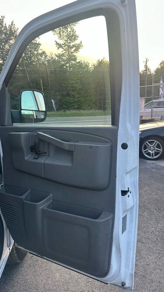 Used 2017 Chevrolet Express 2500 image 17