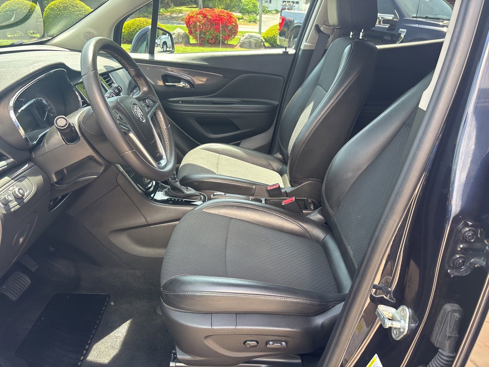 Used 2022 Buick Encore Preferred w/ Safety Package AWD/4WD image 12
