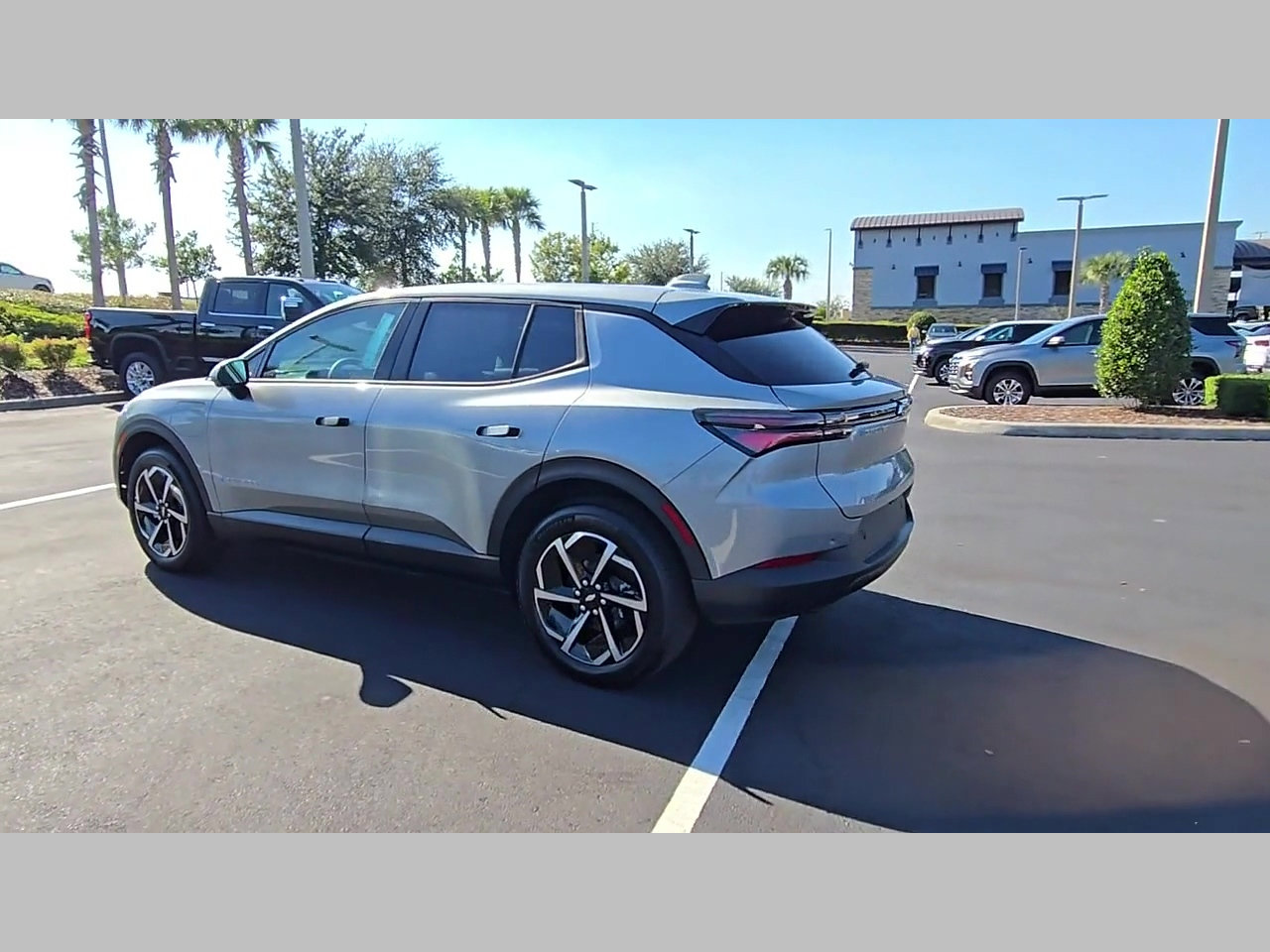 New 2026 Chevrolet Equinox EV LT image 18