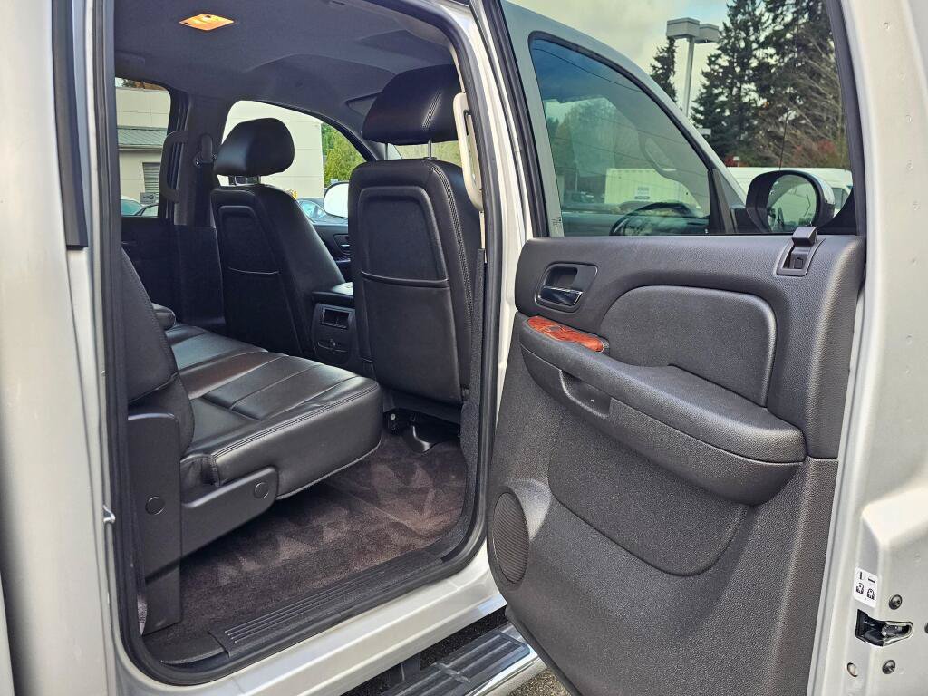 Used 2011 GMC Sierra 1500 SLT w/ Chrome Essentials Package AWD/4WD image 14