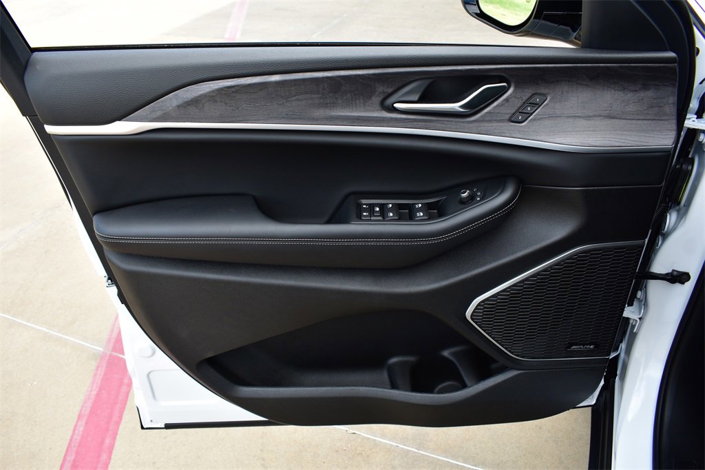 New 2024 Jeep Grand Cherokee Limited 4xe image 15