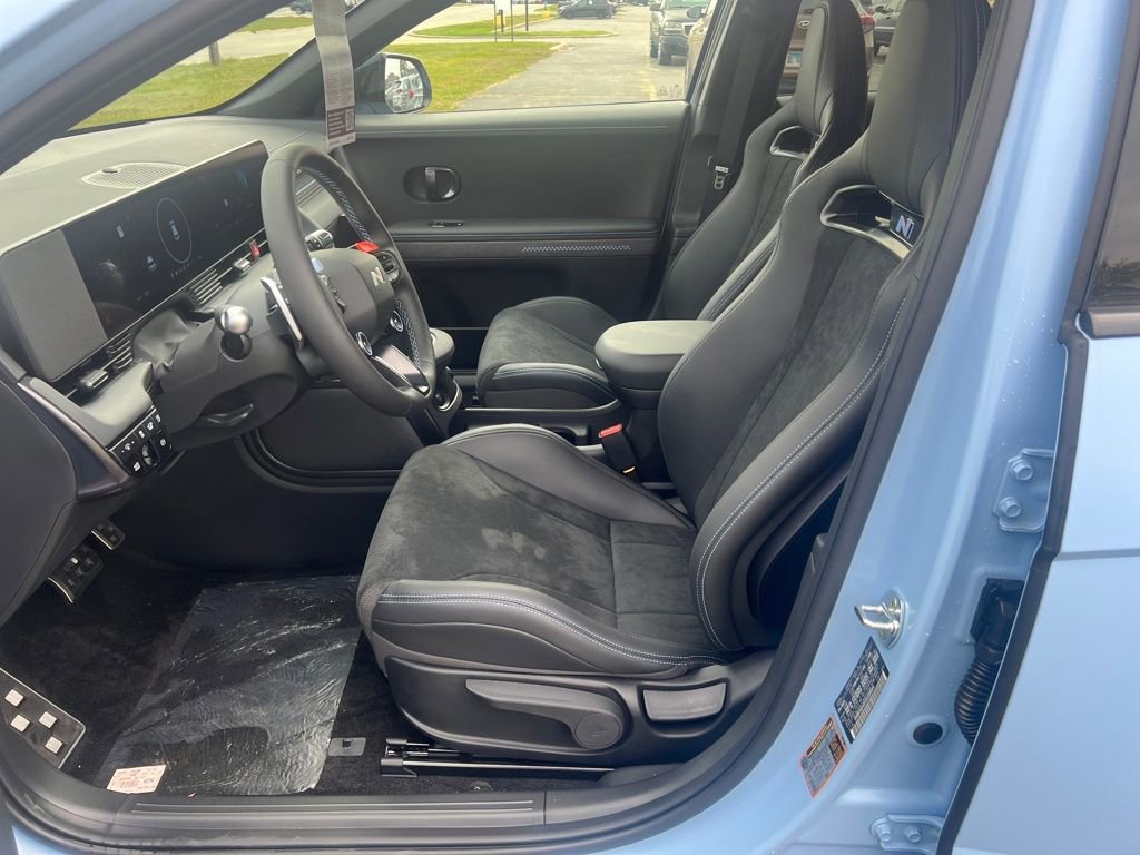 New 2025 Hyundai Ioniq 5 N Base image 13
