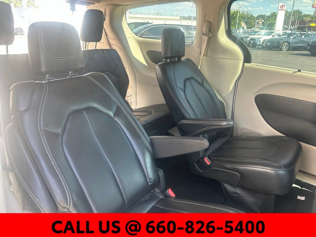 Used 2023 Chrysler Pacifica Touring-L FWD image 8
