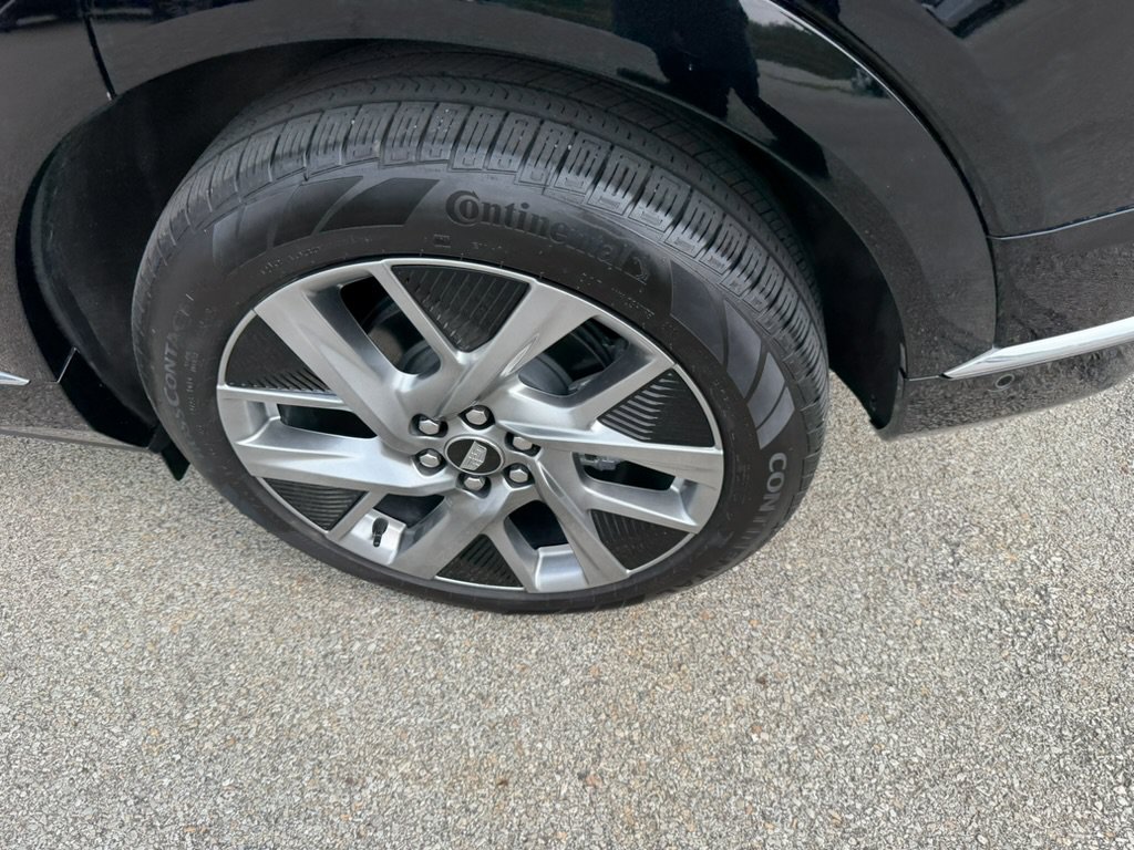 Certified 2025 Cadillac Optiq Luxury 2 w/ LPO, Floor Liner Package AWD/4WD image 15