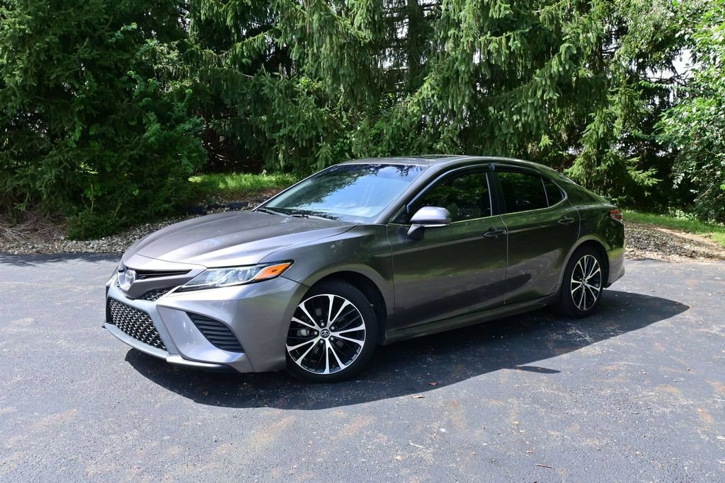 Used 2018 Toyota Camry SE w/ Moonroof Package FWD image 16