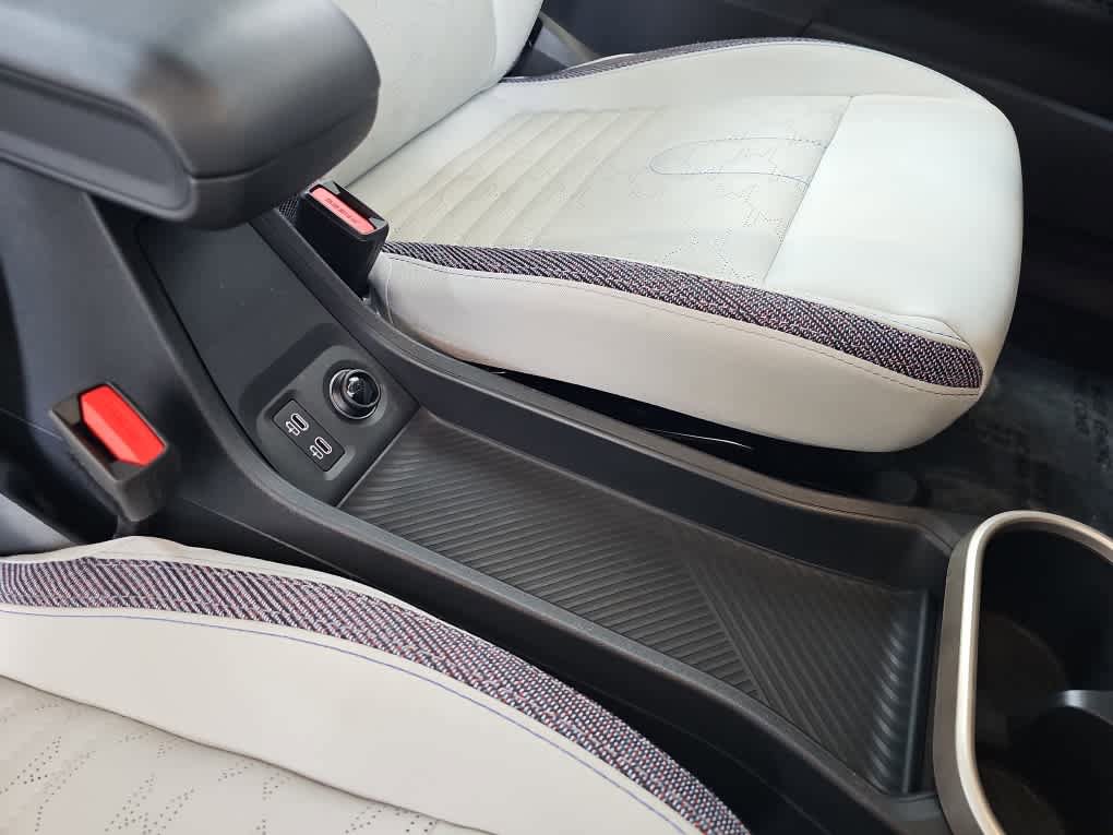 Certified 2025 MINI Cooper 2-Door Hardtop image 22
