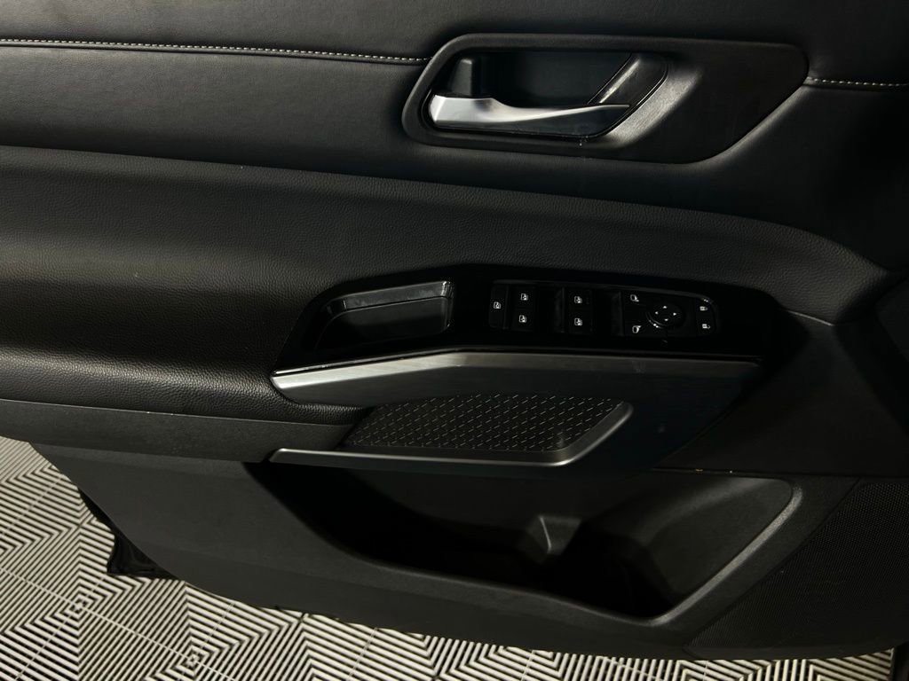 Used 2023 Nissan Pathfinder SL image 24