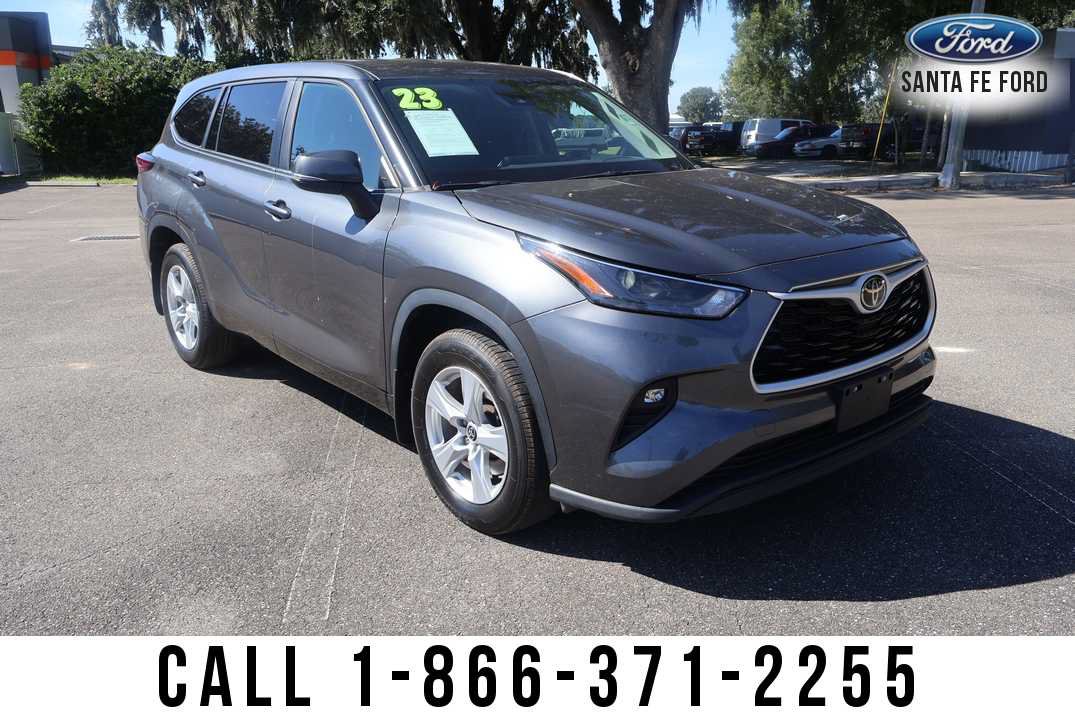 Used 2023 Toyota Highlander LE AWD/4WD image 7
