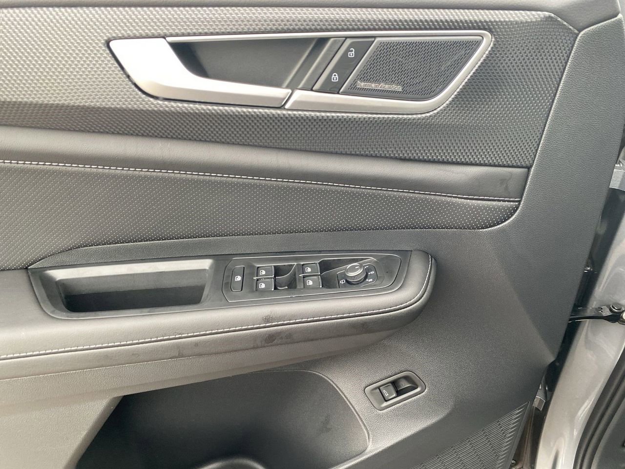 New 2026 Volkswagen Atlas Cross Sport SEL Premium R-Line image 17