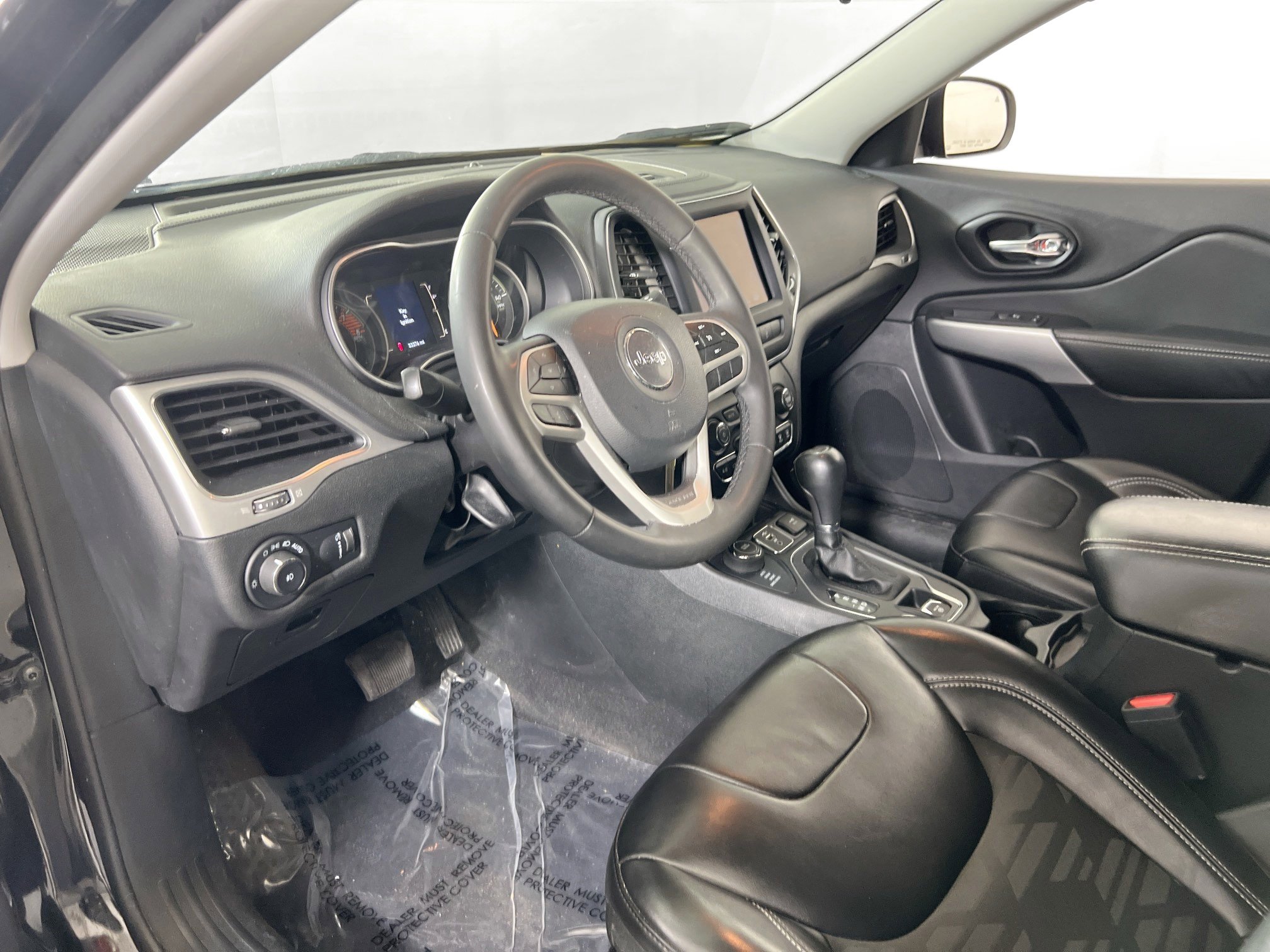Used 2022 Jeep Cherokee Latitude w/ Sun & Sound Group AWD/4WD image 9