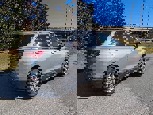 Used 2024 Chevrolet Equinox LT AWD/4WD image 3