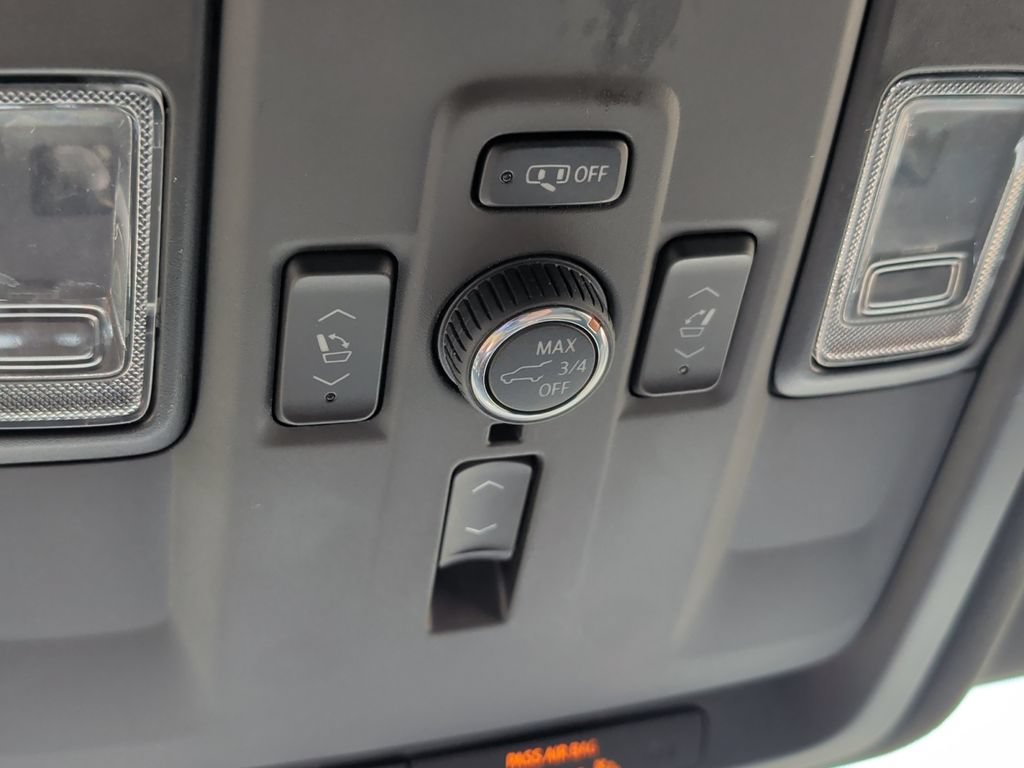 Used 2025 GMC Yukon XL Denali AWD/4WD image 46