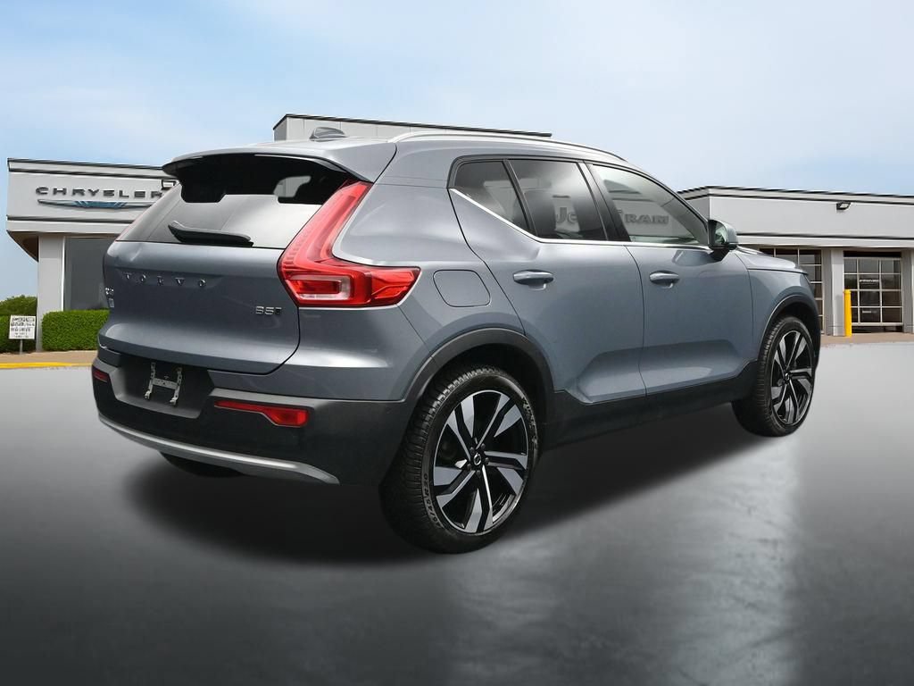 Used 2023 Volvo XC40 B5 Plus w/ Climate Package AWD/4WD image 5