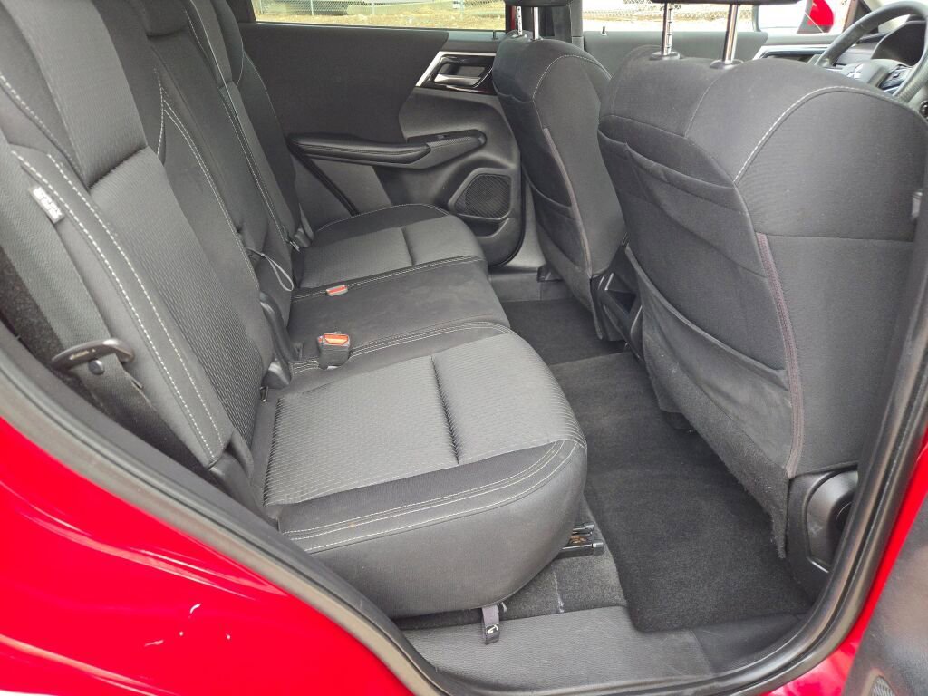 Used 2022 Mitsubishi Outlander ES image 9