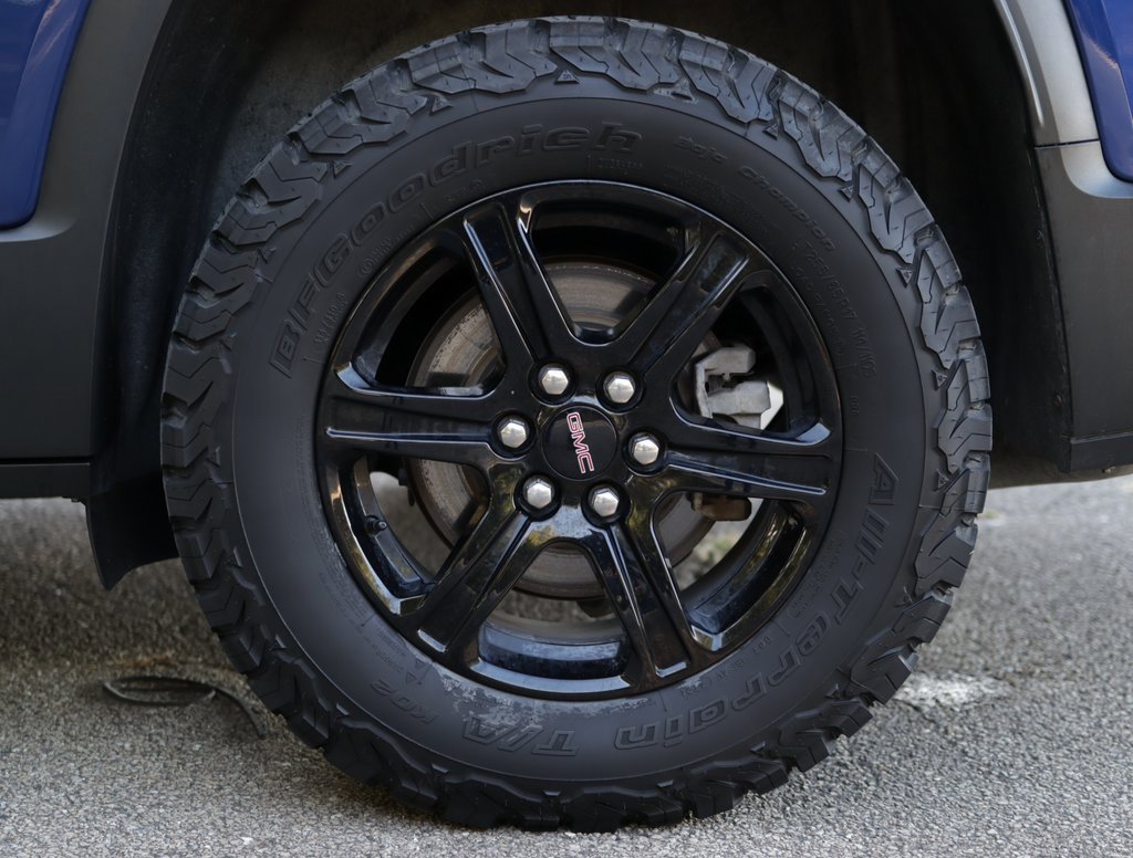 Used 2023 GMC Acadia AT4 image 45