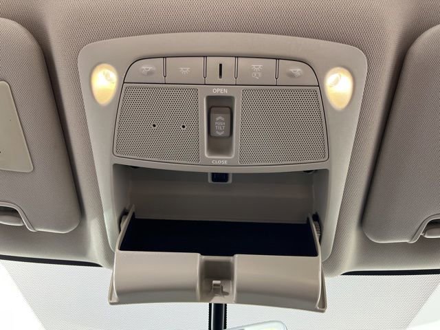 Used 2018 Nissan Rogue SV w/ Sun & Sound Touring Package image 35