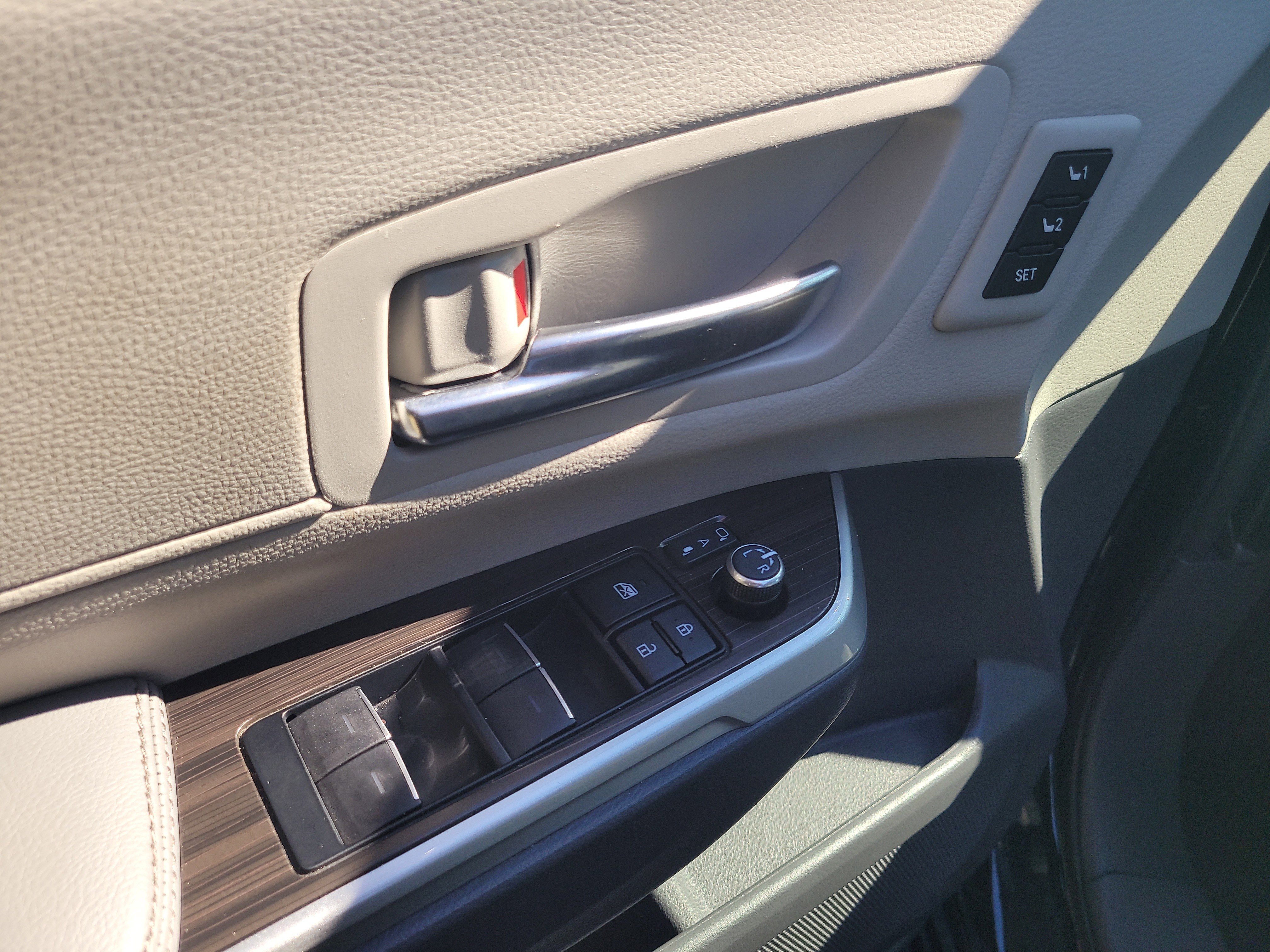 Certified 2023 Toyota Sienna Limited image 18