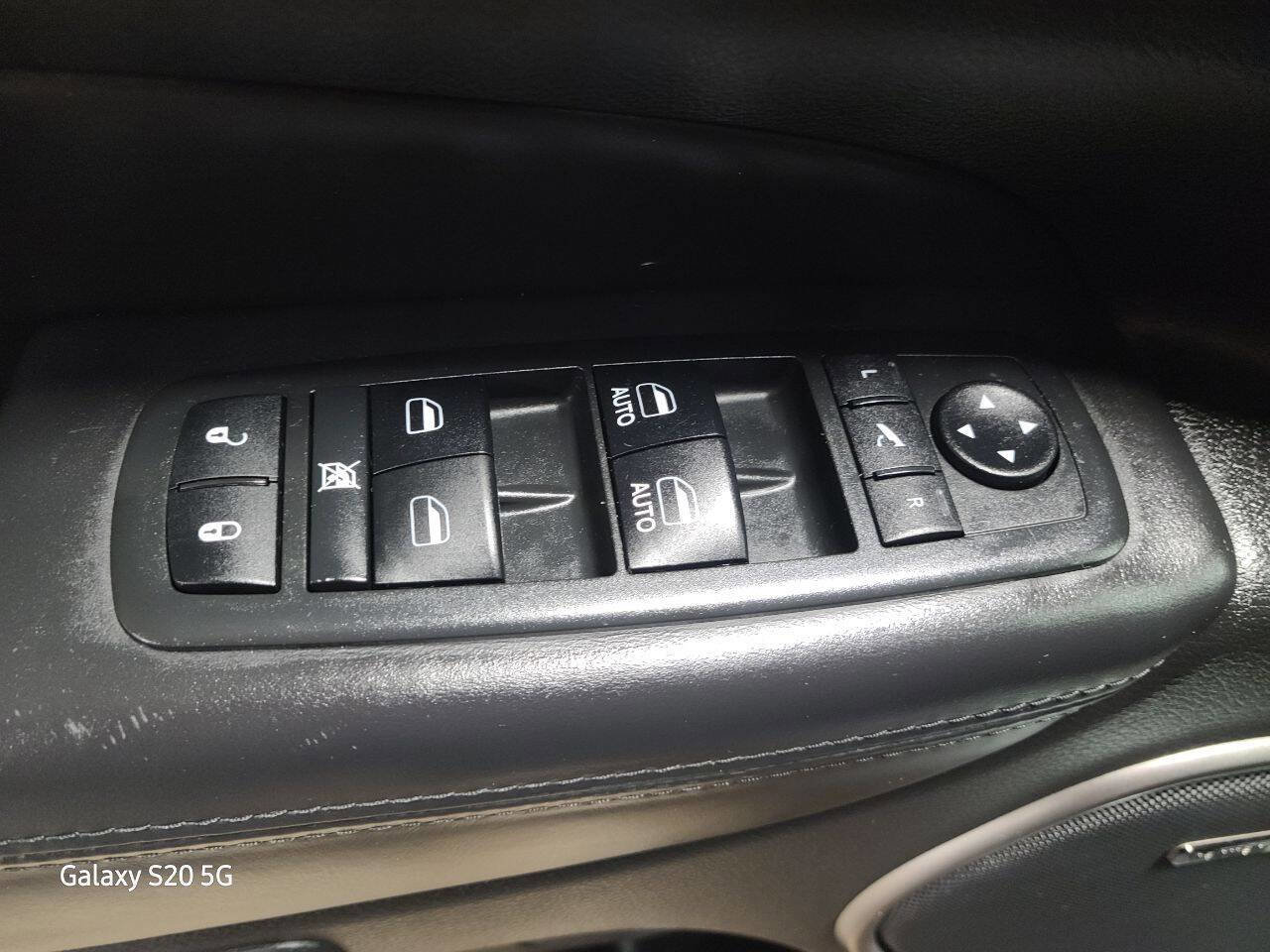 Used 2018 Jeep Grand Cherokee Overland image 27