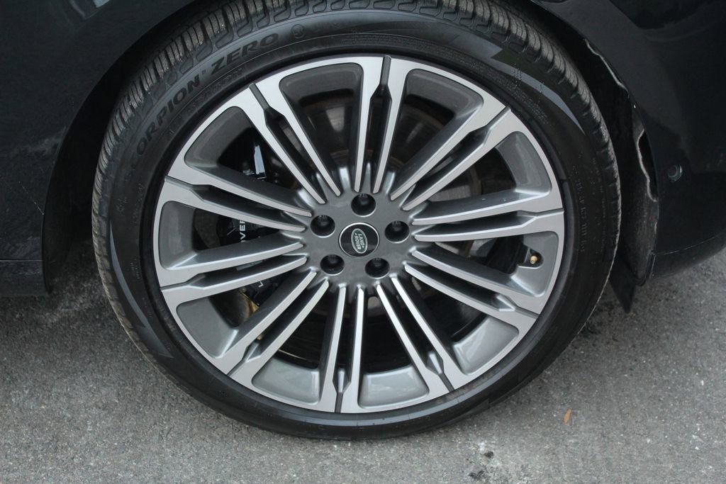 Used 2023 Land Rover Range Rover SE image 9