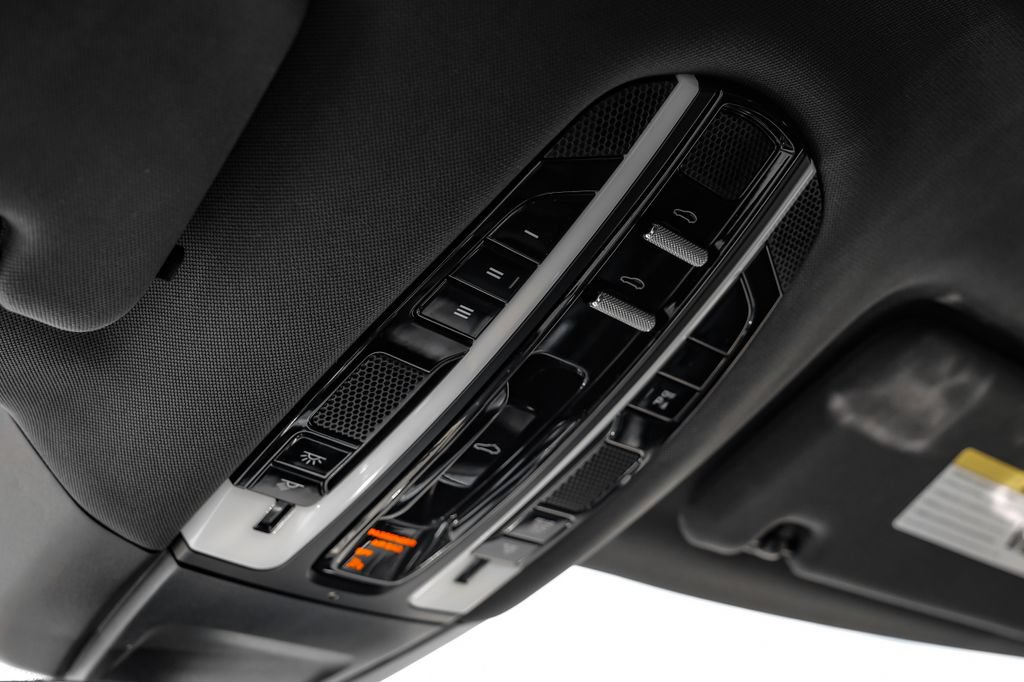 Used 2018 Porsche Panamera 4 AWD/4WD image 31