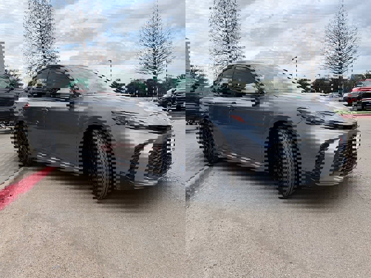 Used 2025 Toyota Camry SE image 5