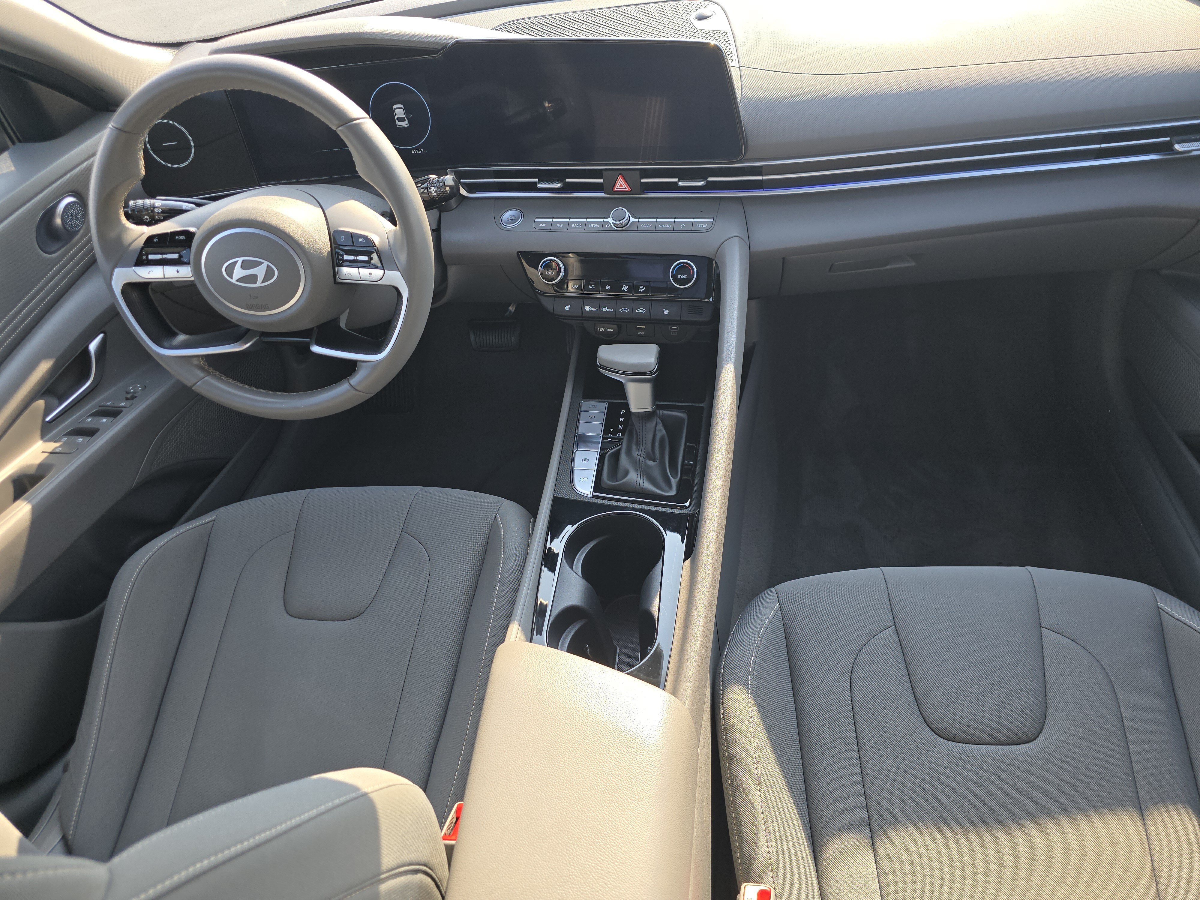Used 2024 Hyundai Elantra SEL w/ Convenience Package FWD image 21