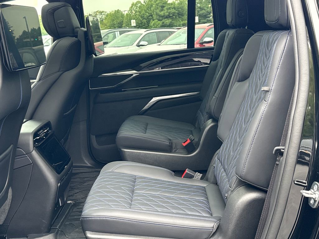 New 2026 Cadillac Escalade IQL Sport 1 w/ LPO, ONYX Package AWD/4WD image 14