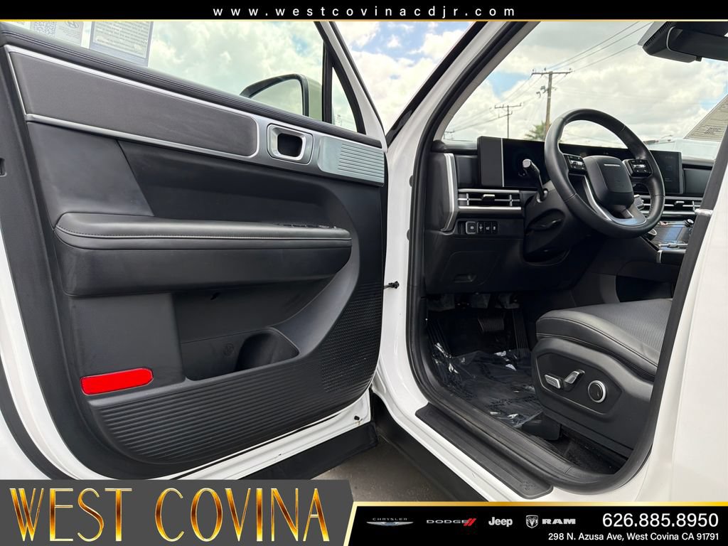 Used 2025 Hyundai Santa Fe SEL AWD/4WD image 16
