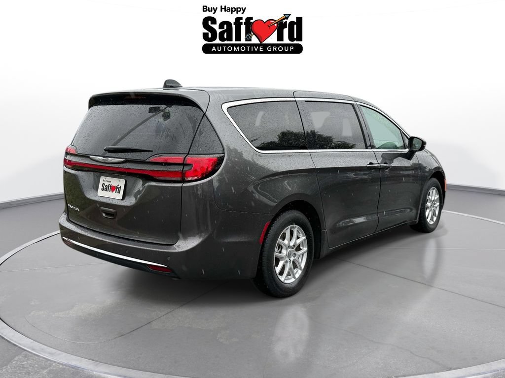 Used 2023 Chrysler Pacifica Touring-L FWD image 8