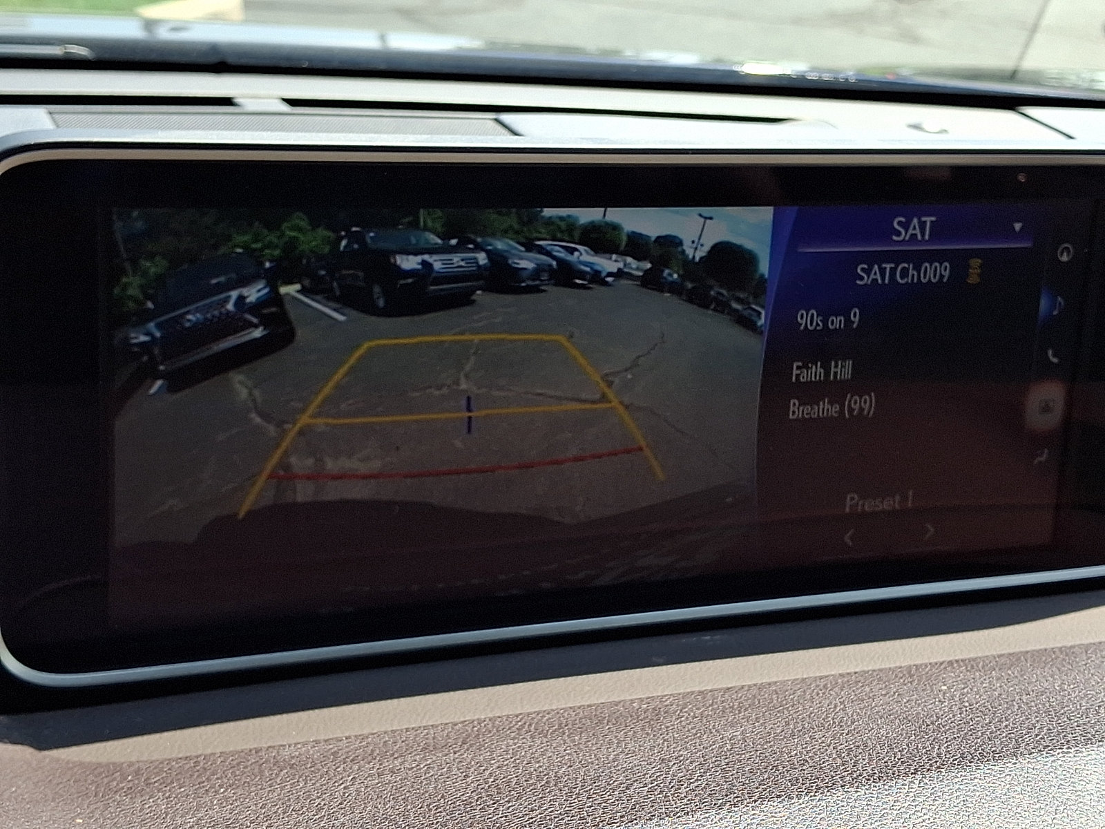 Used 2016 Lexus RX 450h AWD image 19