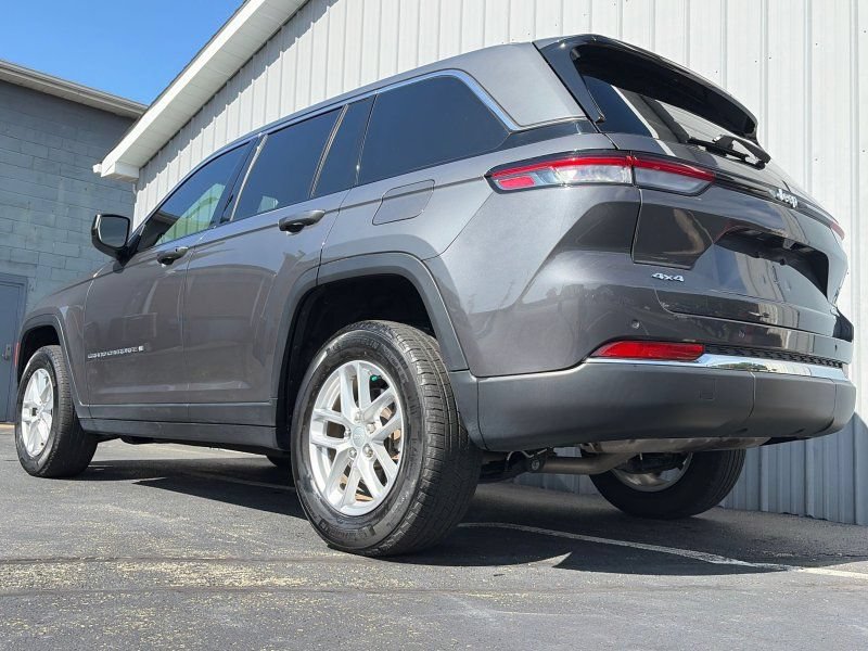 Used 2023 Jeep Grand Cherokee Laredo X AWD/4WD image 13