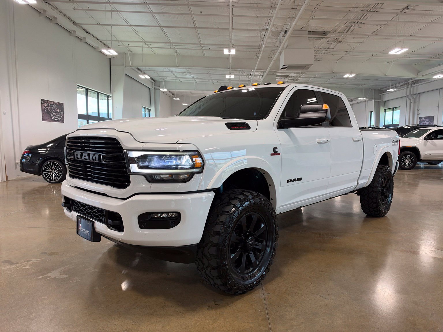 Used 2022 RAM 2500 Laramie w/ Night Edition AWD/4WD image 3