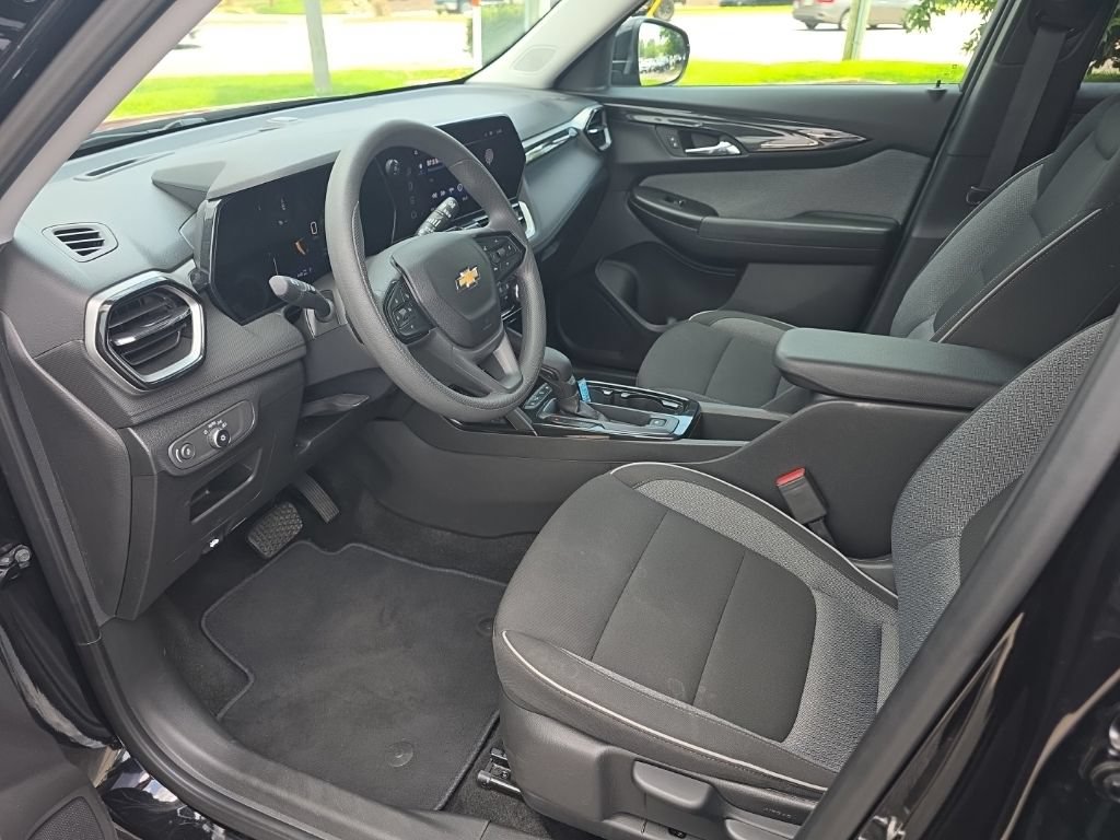 Used 2025 Chevrolet TrailBlazer LT AWD/4WD image 8