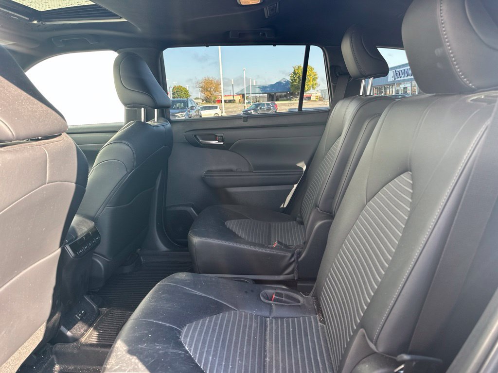Used 2023 Toyota Highlander XSE AWD/4WD image 18