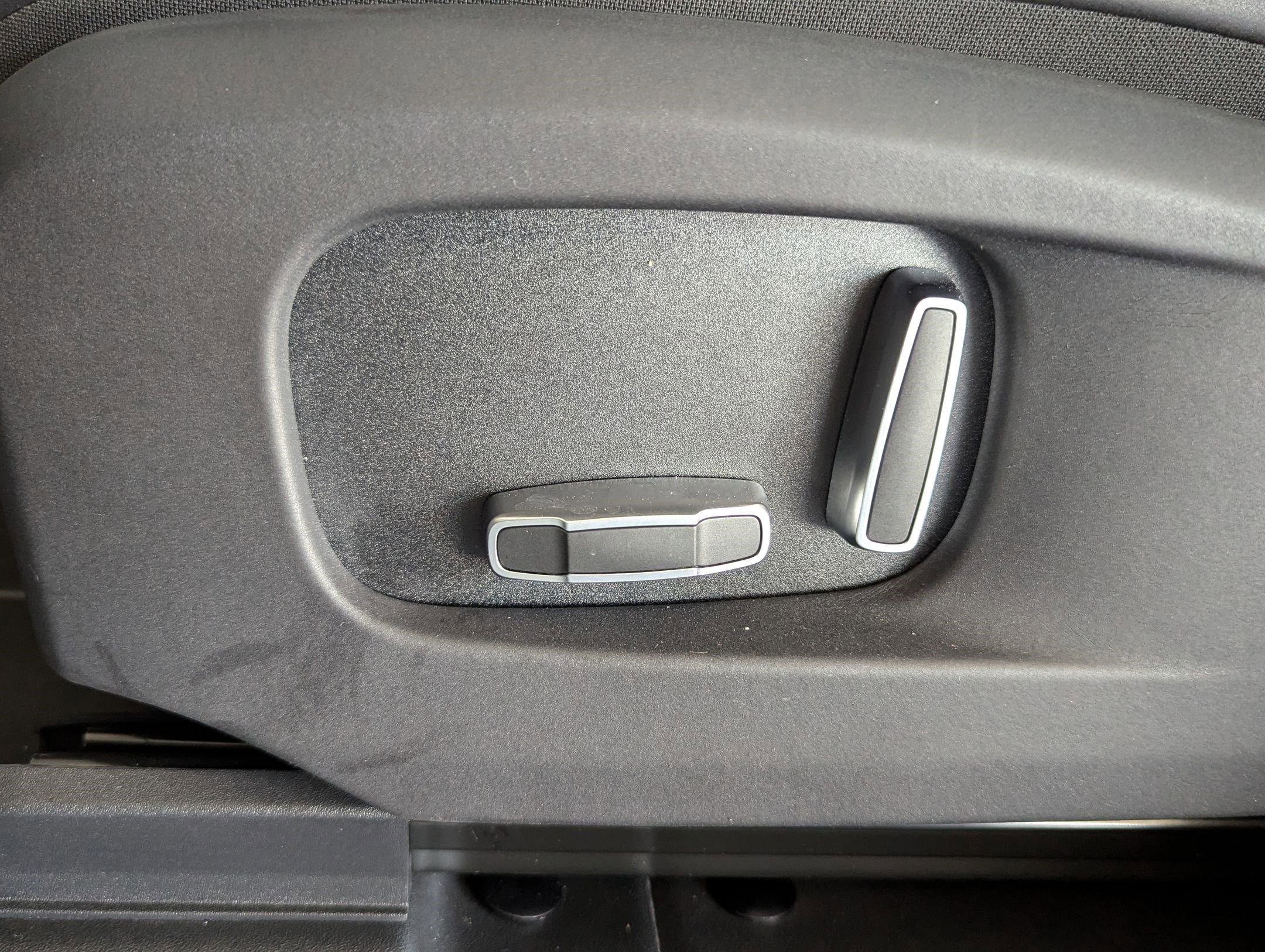 Certified 2025 Land Rover Defender 110 image 13