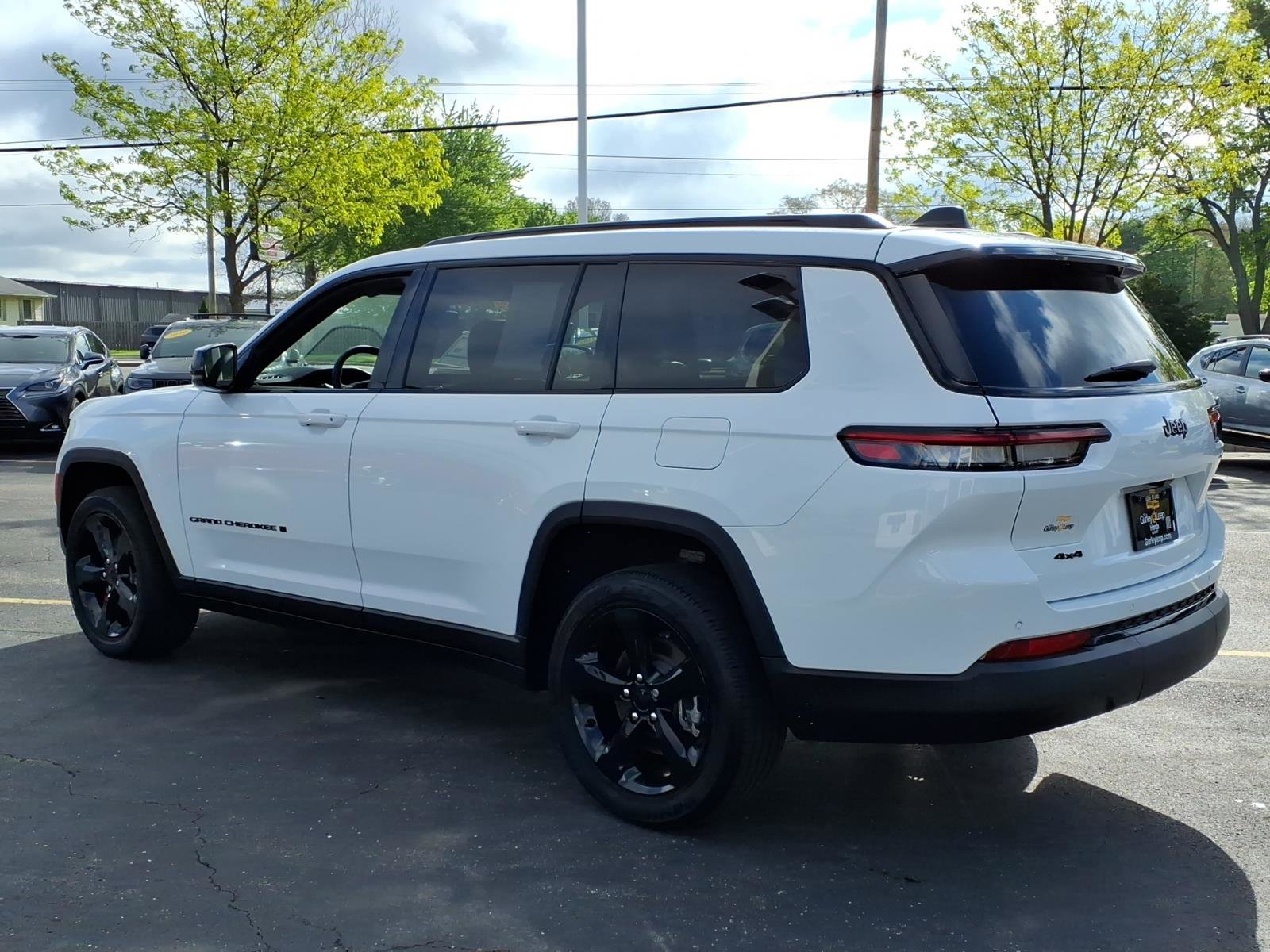 Used 2023 Jeep Grand Cherokee L Laredo AWD/4WD image 11