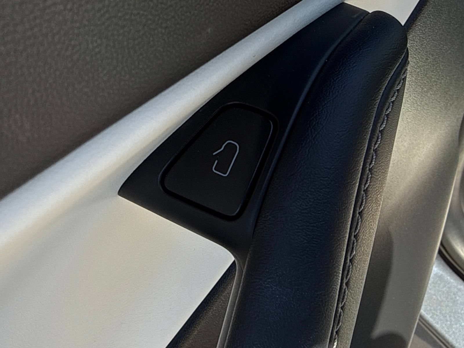 Used 2022 Tesla Model Y Performance AWD/4WD image 23