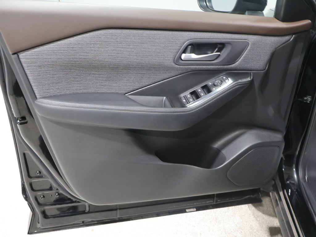 Used 2023 Nissan Rogue SV AWD/4WD image 13
