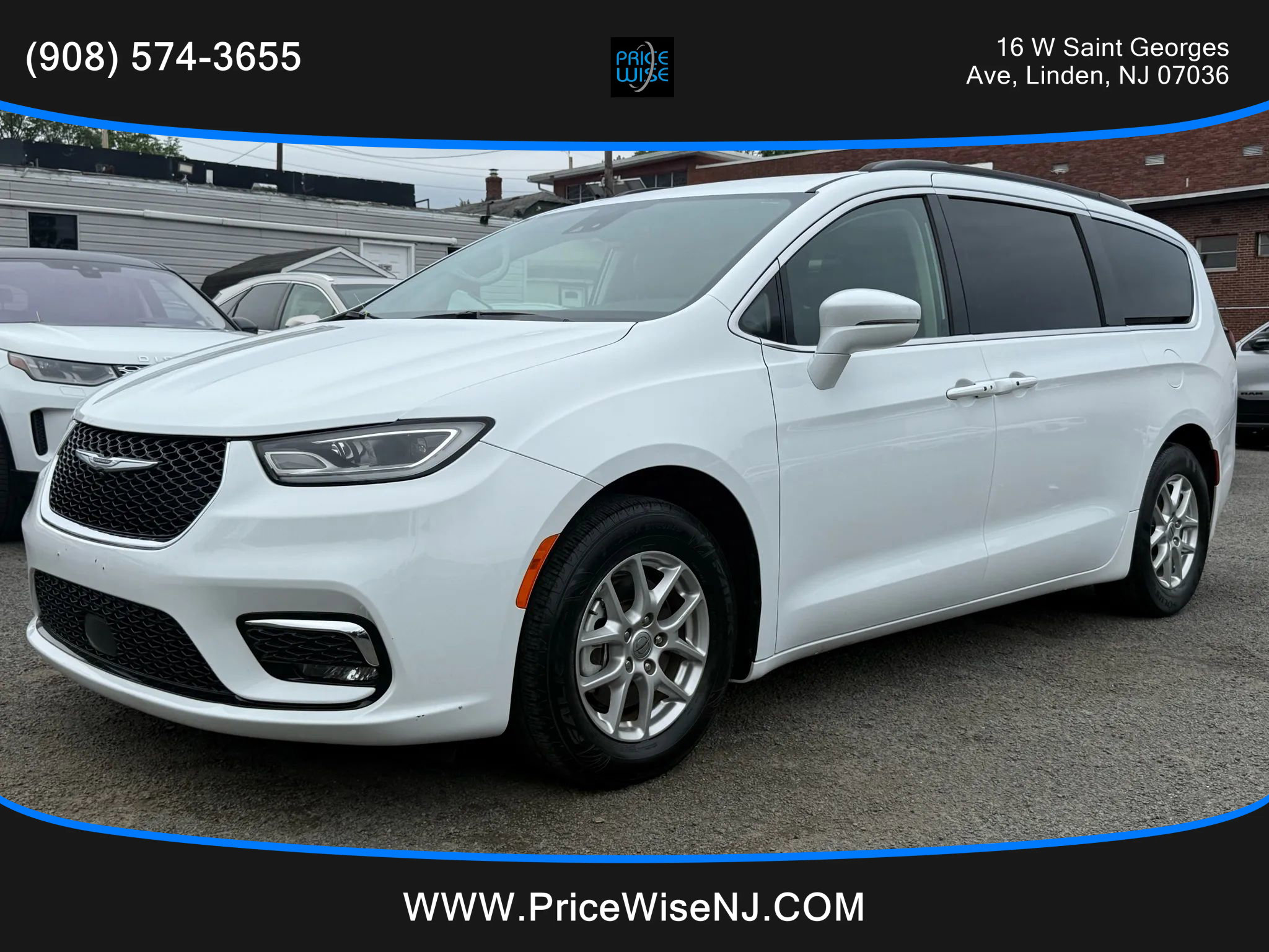 Used 2022 Chrysler Pacifica Touring-L image 3