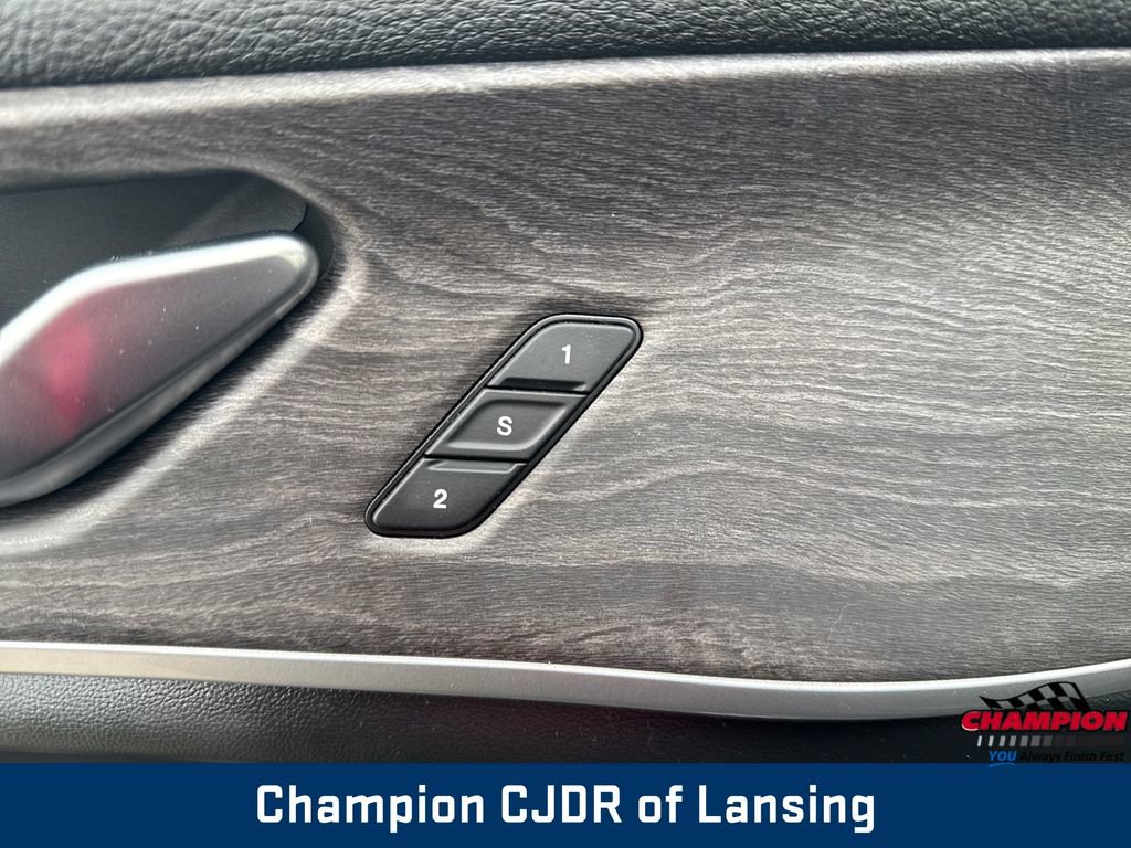 Used 2022 Jeep Grand Cherokee Limited image 39