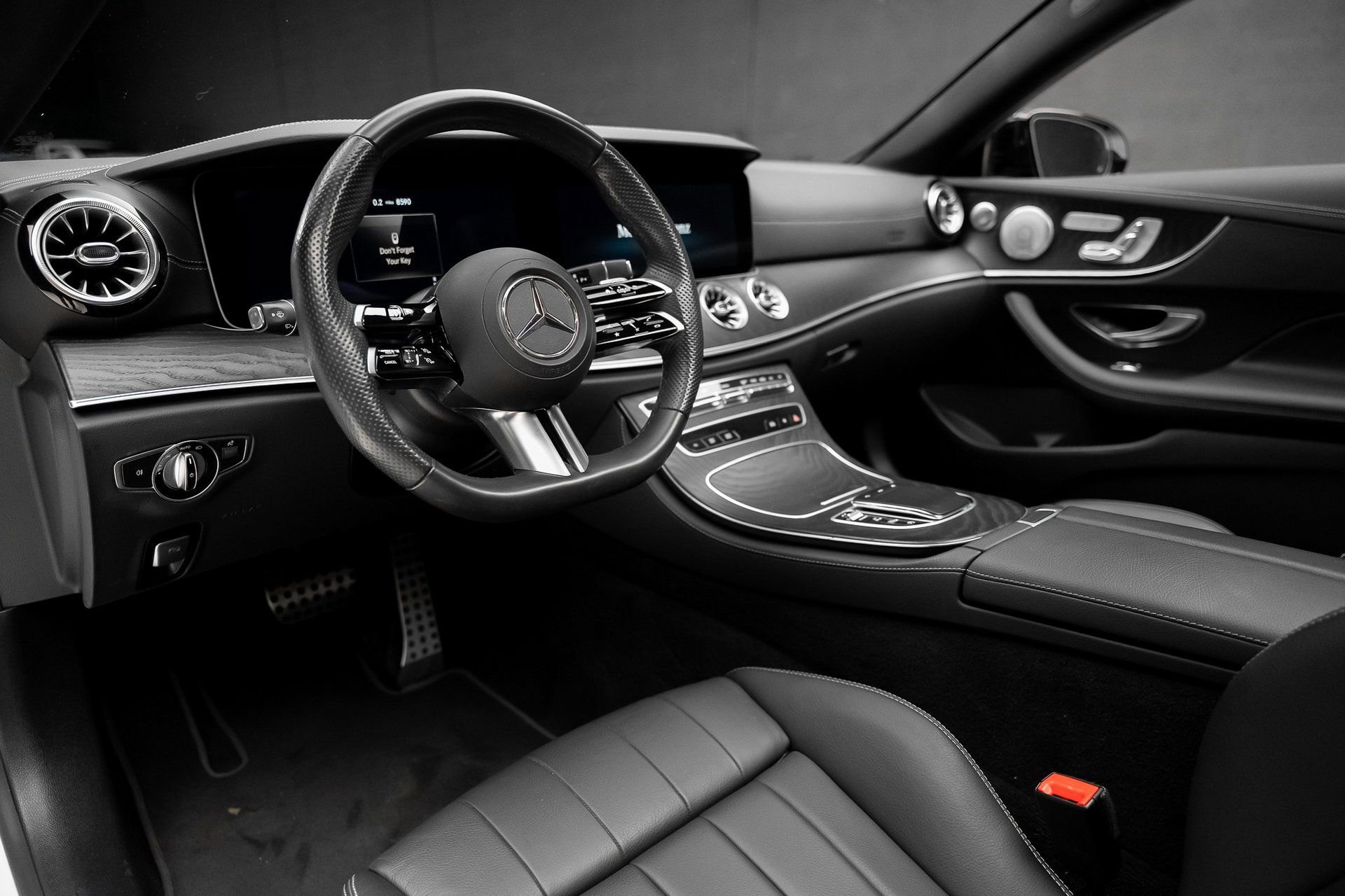 Used 2023 Mercedes-Benz E 450 Coupe image 2